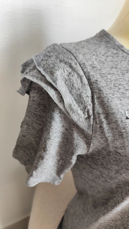 Gray t-shirt with small shoulder pads rock look Size 38 - Jennyfer – photo 2